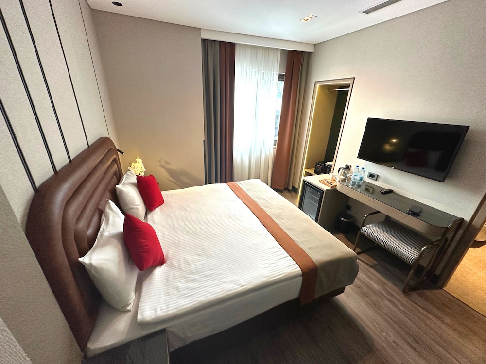 Edition Old City Boutique Hotel 11