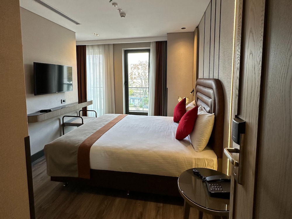 Edition Old City Boutique Hotel 8
