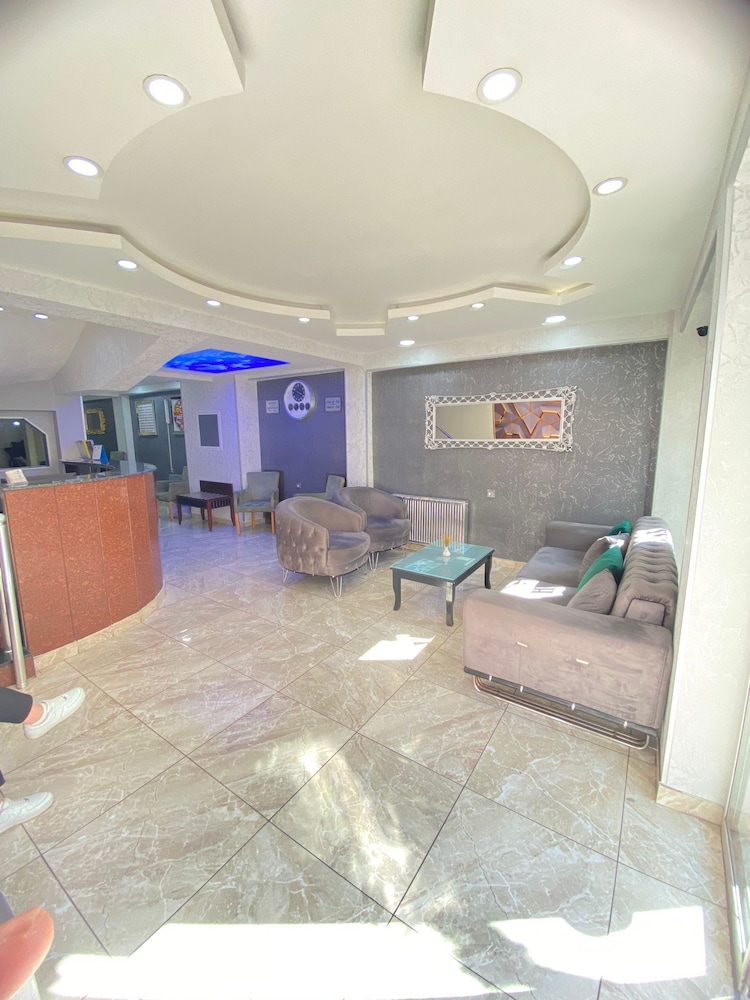 Abam Hotel 8