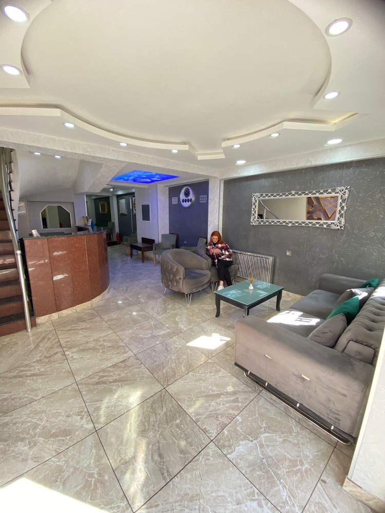 Abam Hotel 5