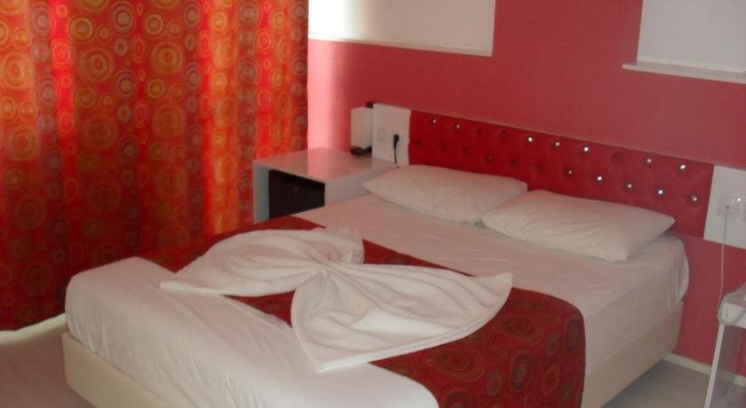 Lucky Monkey Hotel 14
