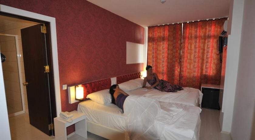 Lucky Monkey Hotel 16