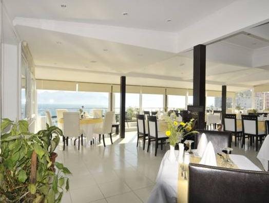 Lucky Monkey Hotel 3
