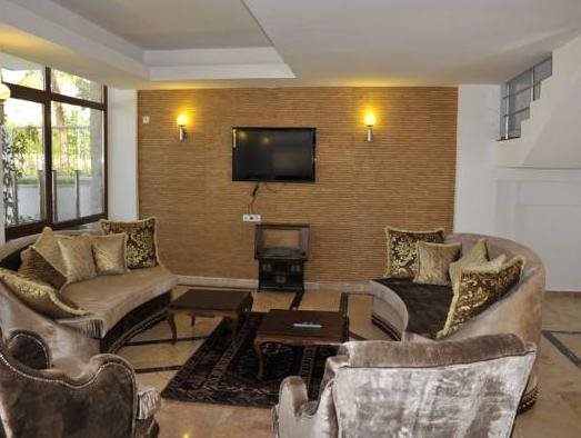 Lucky Monkey Hotel 7