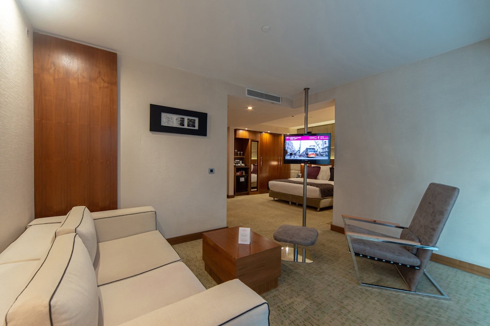 Crowne Plaza Harbiye 17