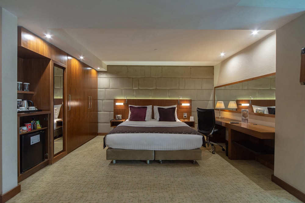 Crowne Plaza Harbiye 19