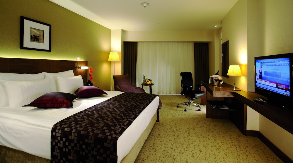 Crowne Plaza Harbiye 6