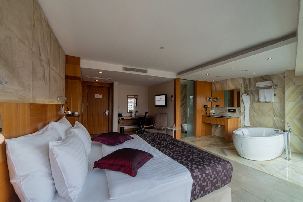 Crowne Plaza Harbiye 20