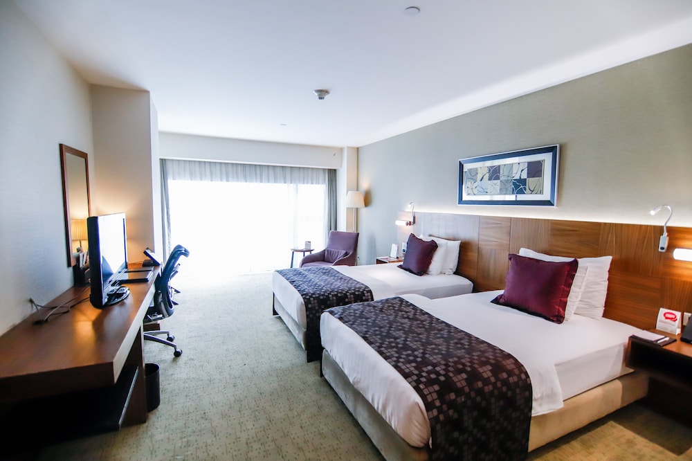 Crowne Plaza Harbiye 10