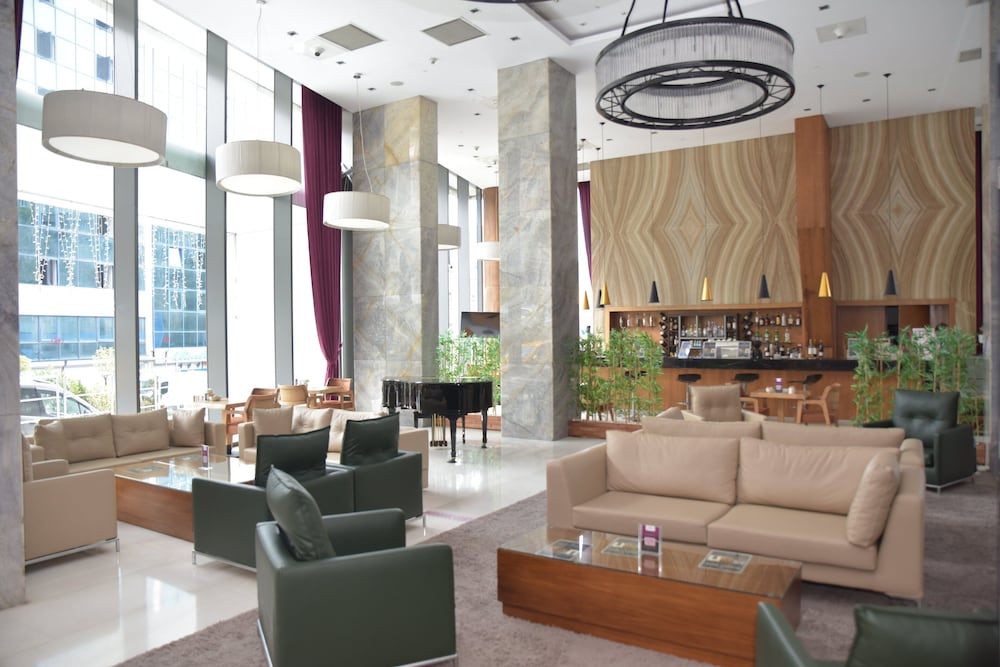 Crowne Plaza Harbiye 4