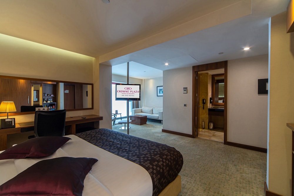 Crowne Plaza Harbiye 15