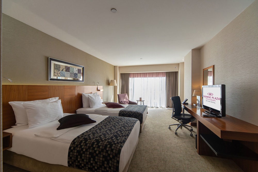 Crowne Plaza Harbiye 14