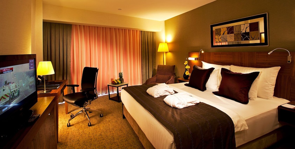 Crowne Plaza Harbiye 8