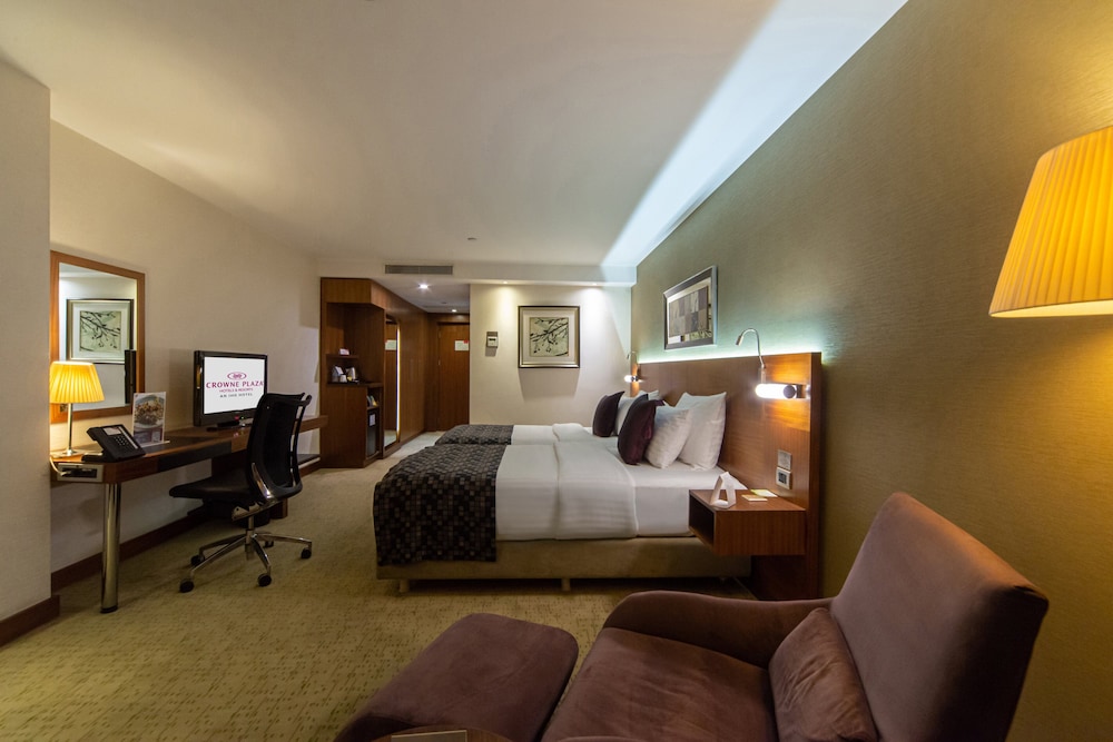 Crowne Plaza Harbiye 23