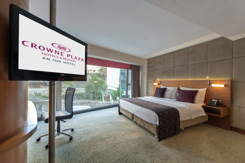 Crowne Plaza Harbiye 13