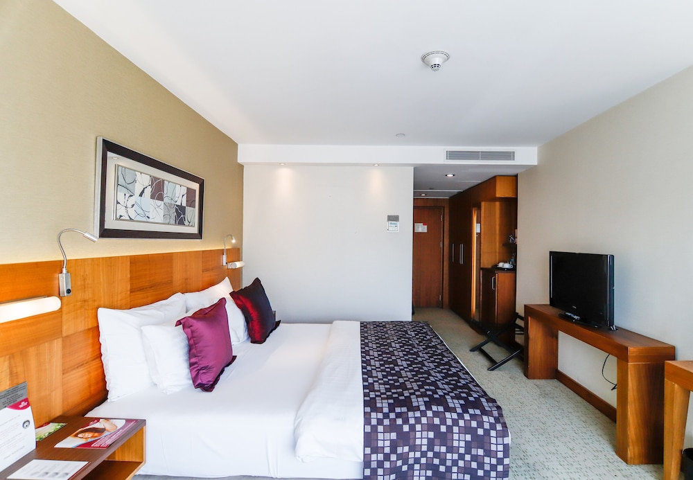 Crowne Plaza Harbiye 11