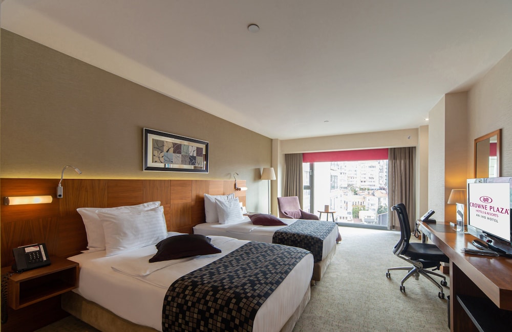 Crowne Plaza Harbiye 24