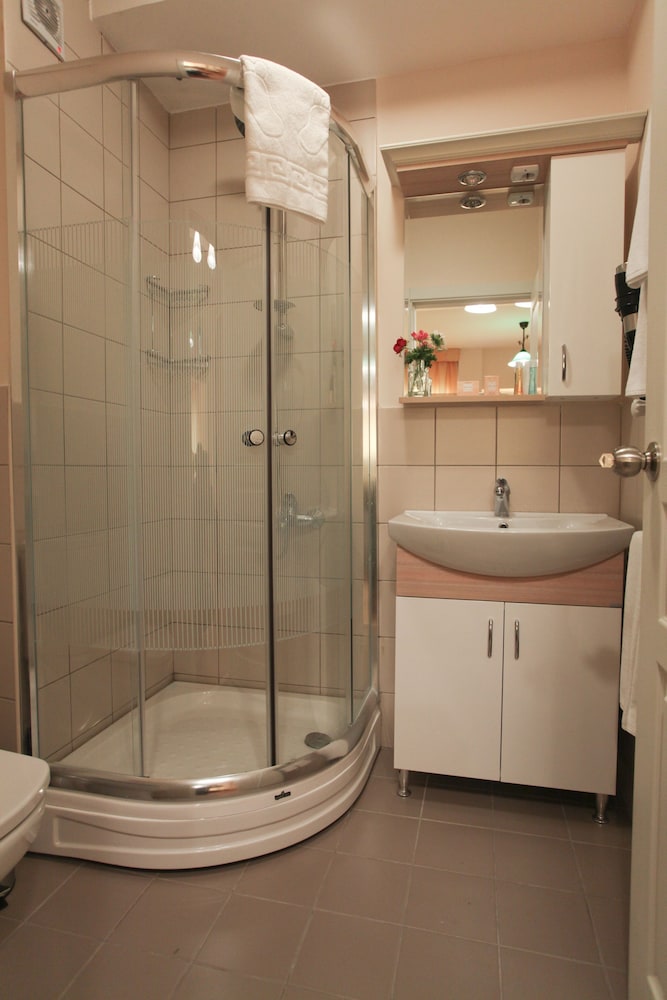 Three Apples Suites and Hotel 22