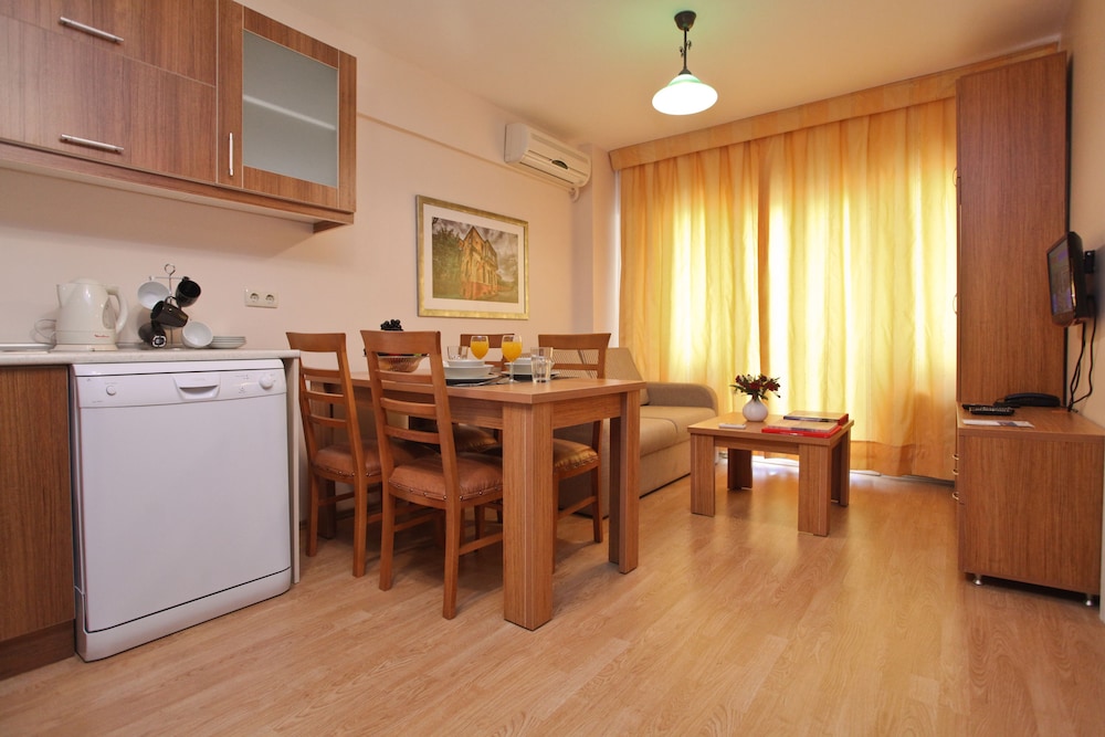 Three Apples Suites and Hotel 17