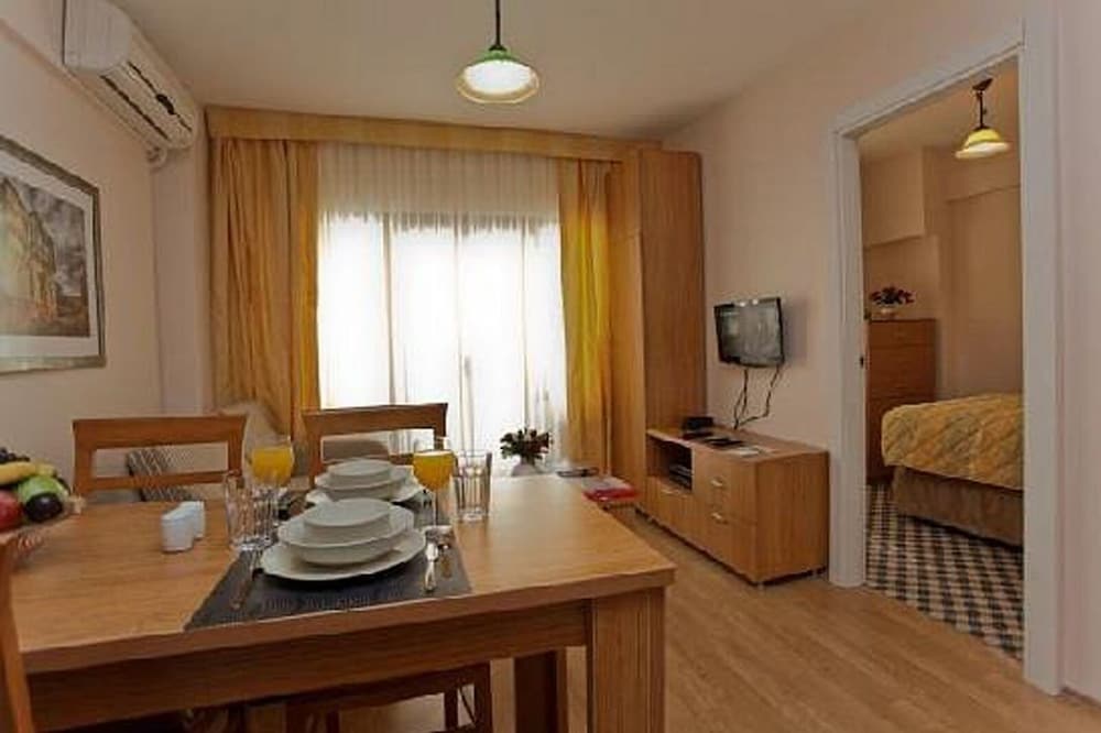 Three Apples Suites and Hotel 12