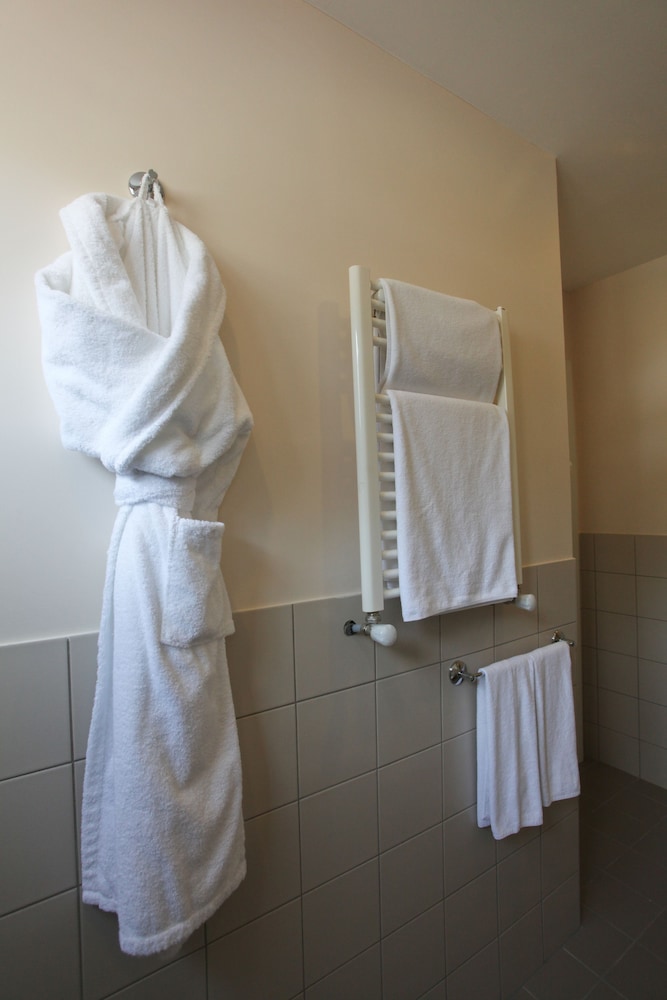 Three Apples Suites and Hotel 21