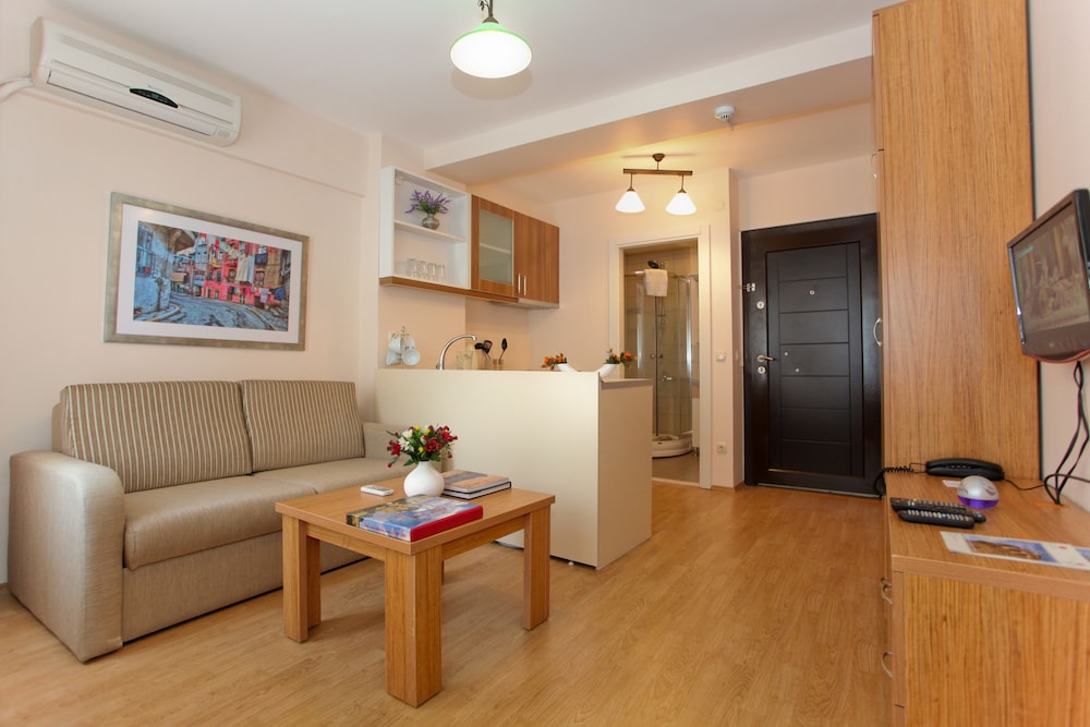 Three Apples Suites and Hotel 9