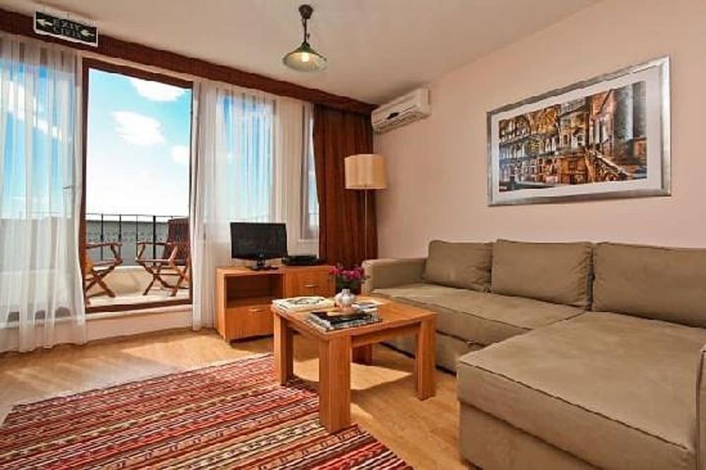 Three Apples Suites and Hotel 16