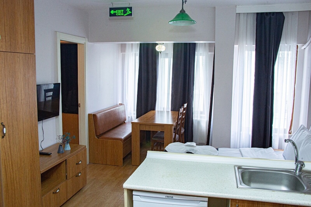 Three Apples Suites and Hotel 11
