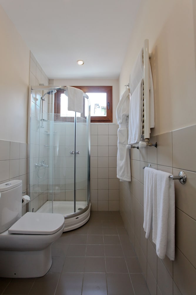 Three Apples Suites and Hotel 19