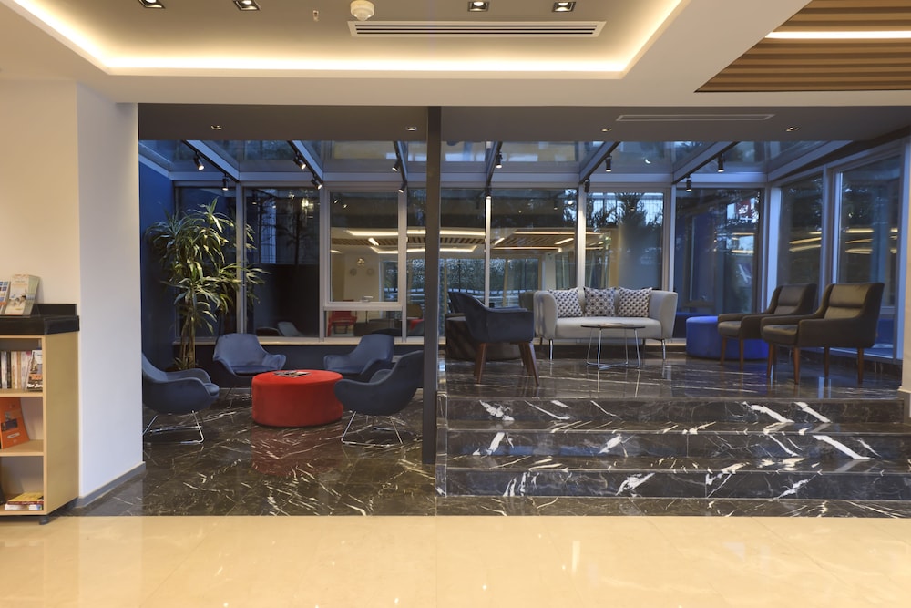 Holiday Inn Express Istanbul - Altunizade 2
