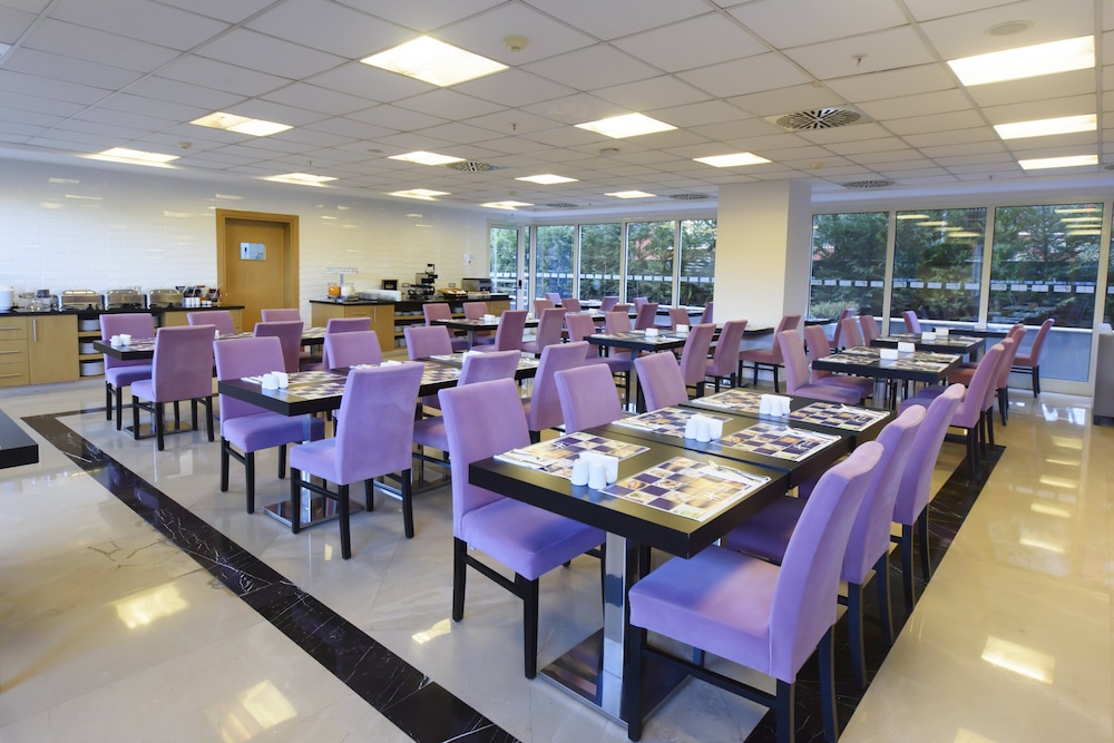 Holiday Inn Express Istanbul - Altunizade 23