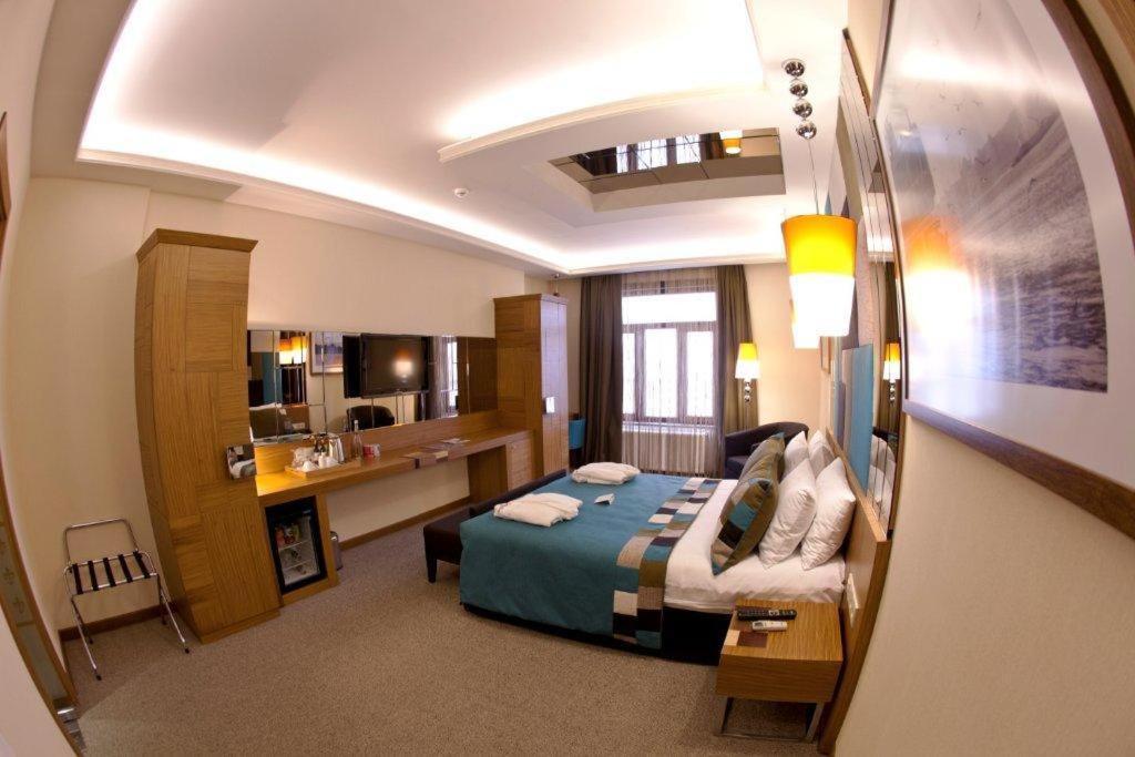 Collage Pera Hotel 12