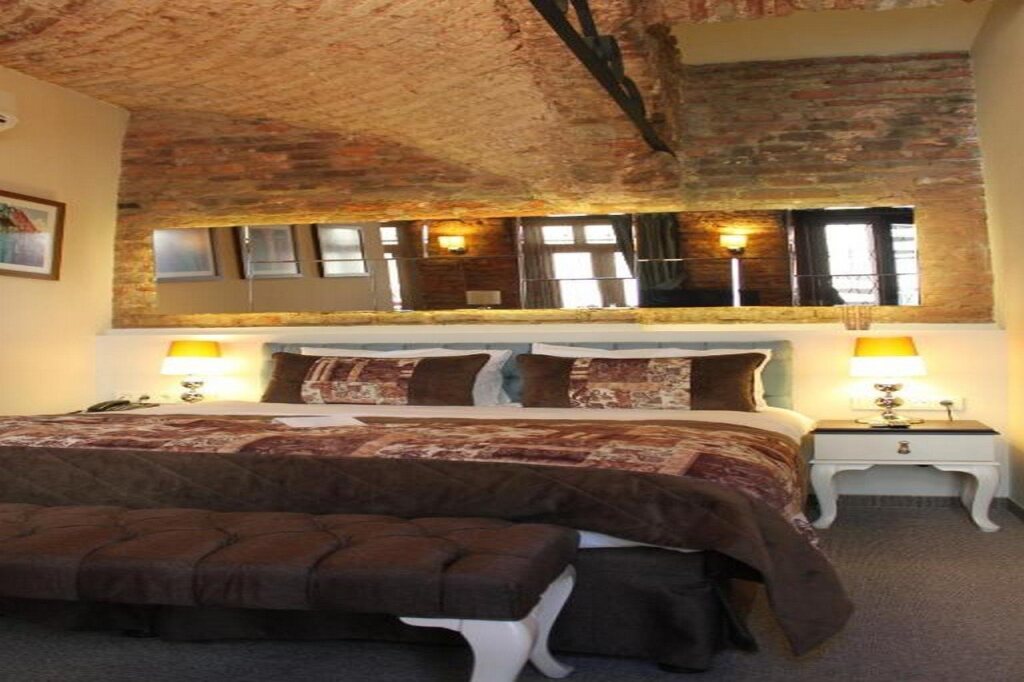 Collage Pera Hotel 16