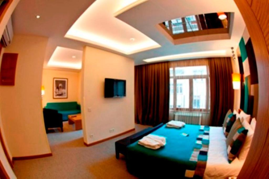 Collage Pera Hotel 7