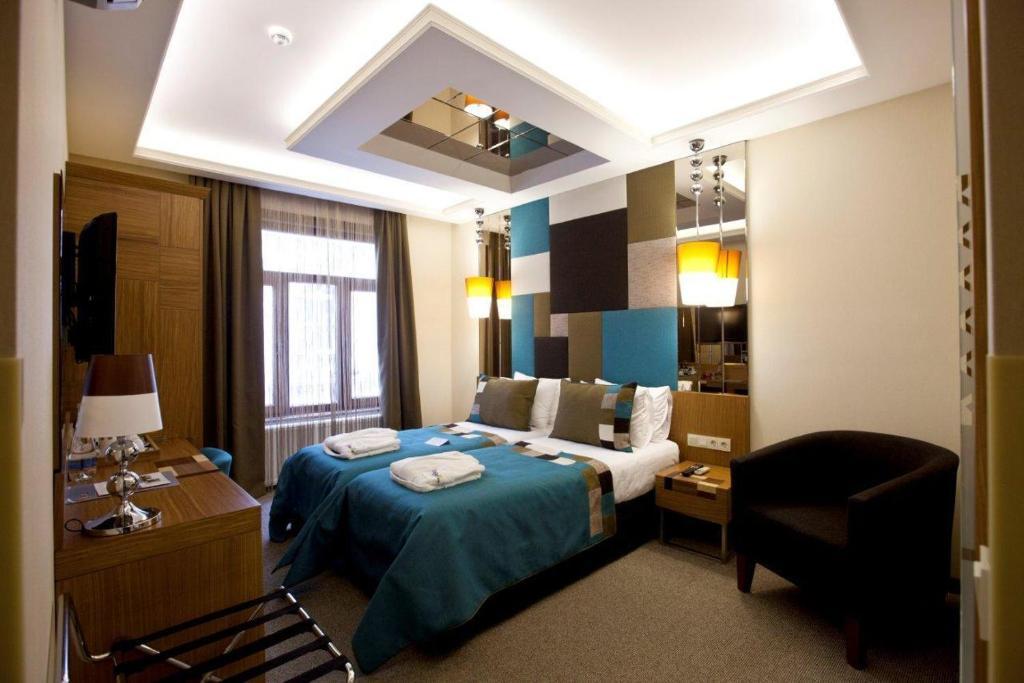 Collage Pera Hotel 13