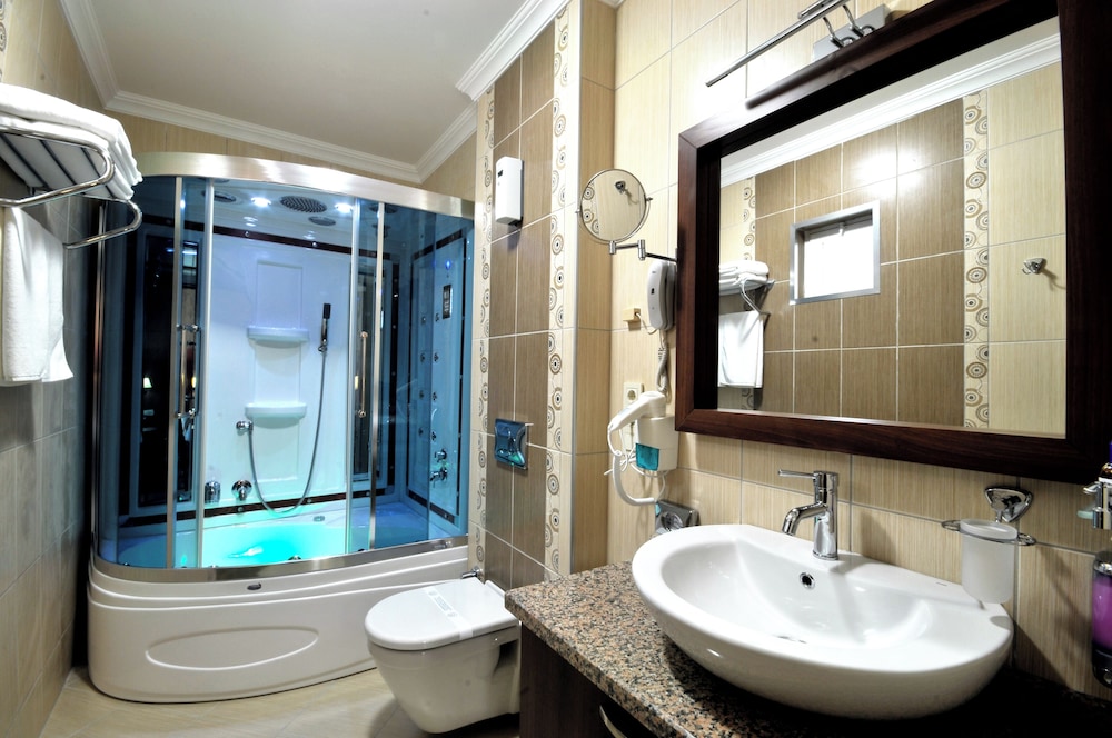 Rhiss Hotel Bostanci 12