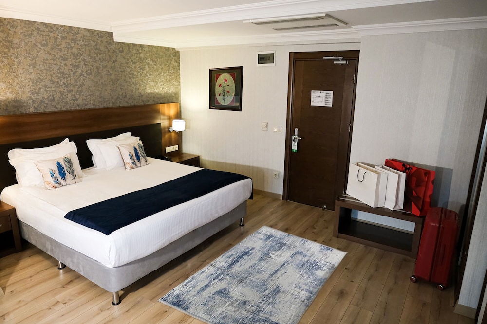 Rhiss Hotel Bostanci 8