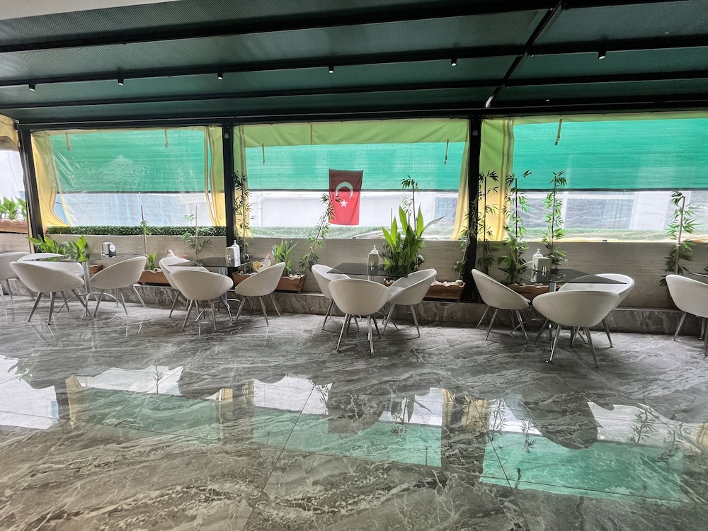 Romeo Beach Hotel 3