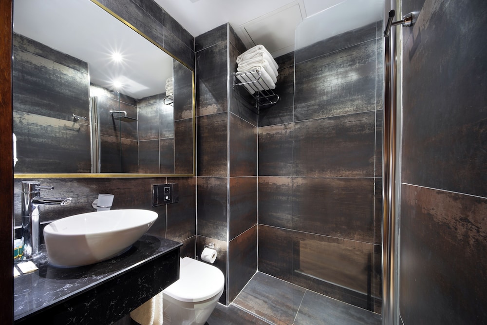 Atik Palace 24