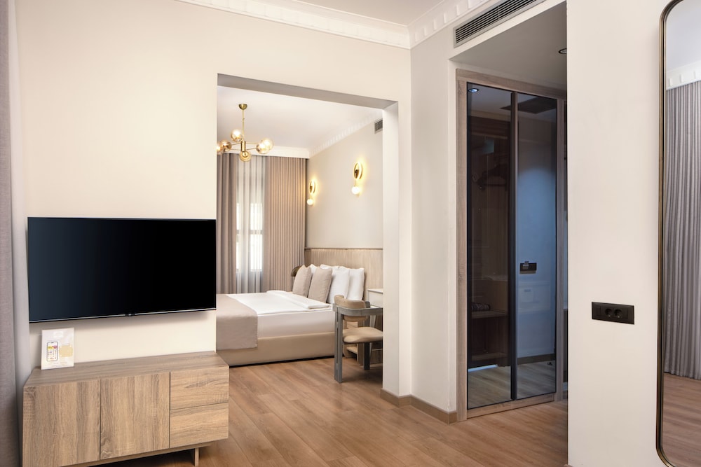 Atik Palace 14