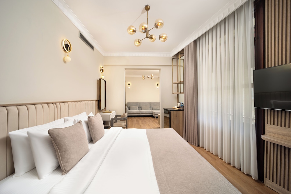 Atik Palace 12