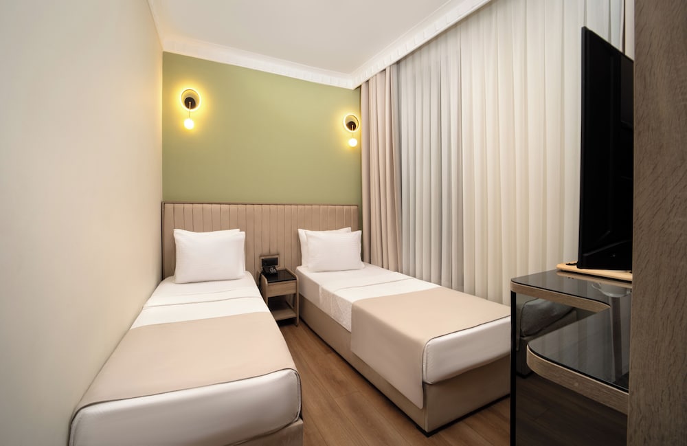 Atik Palace 8