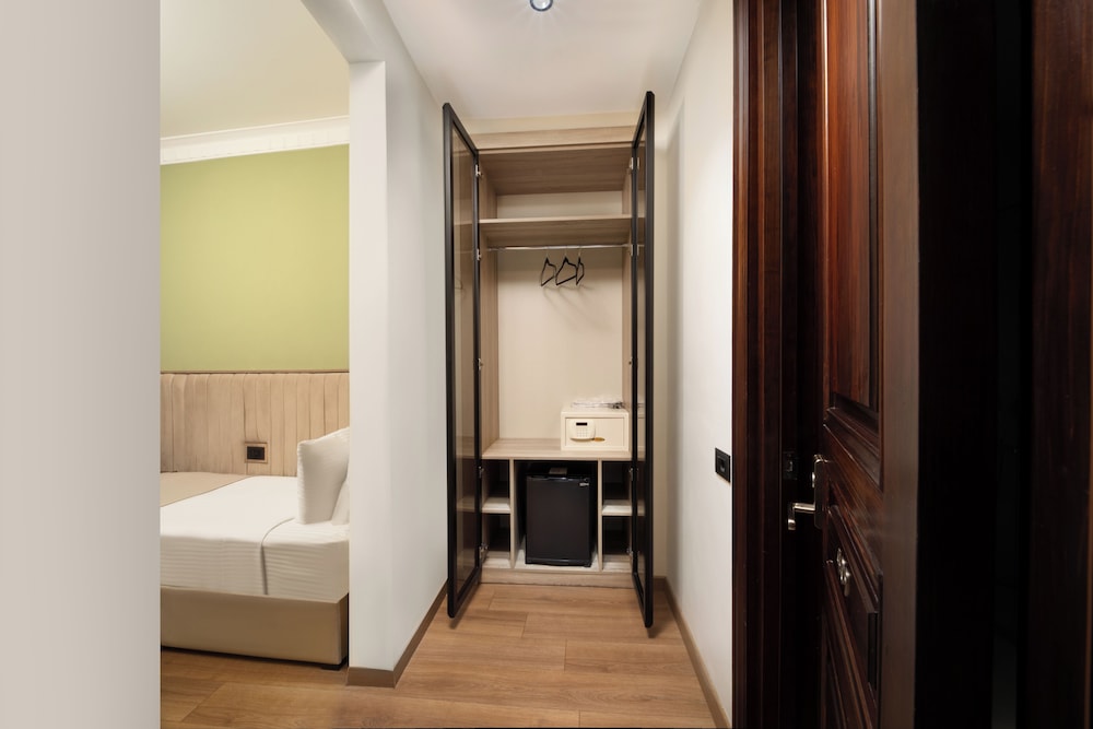 Atik Palace 21