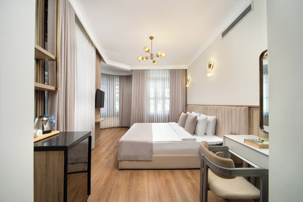 Atik Palace 9