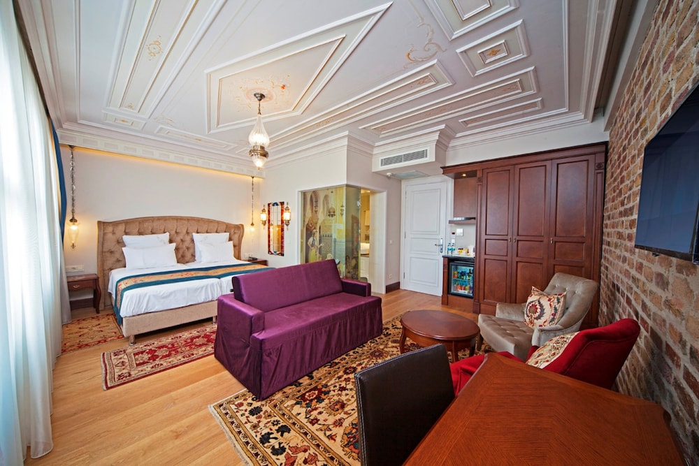 Azade Suites 12