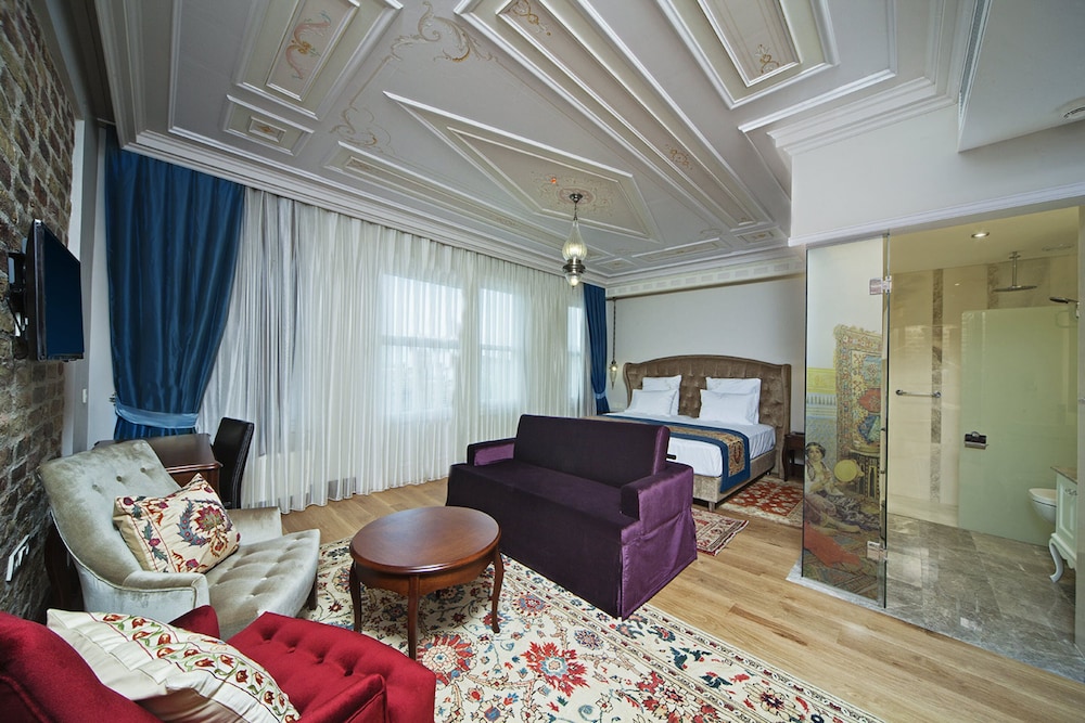 Azade Suites 8