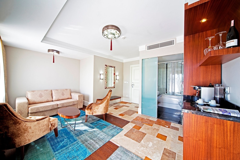 Azade Suites 23