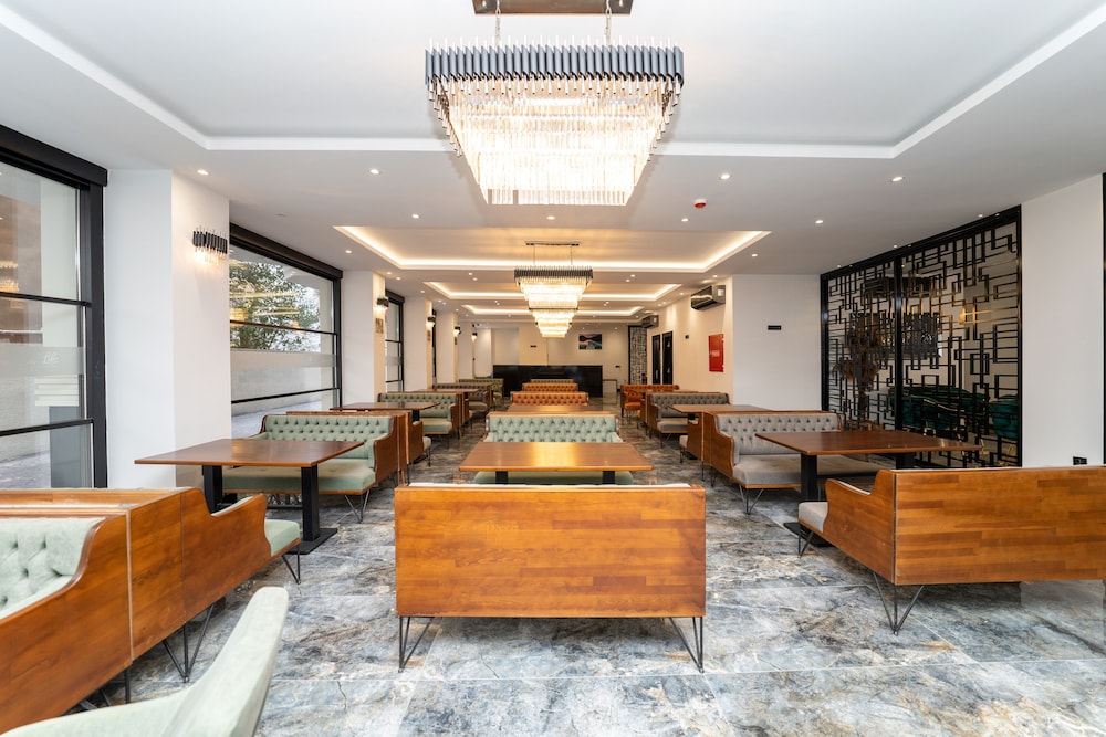 Business Life Hotel Bakirkoy 19