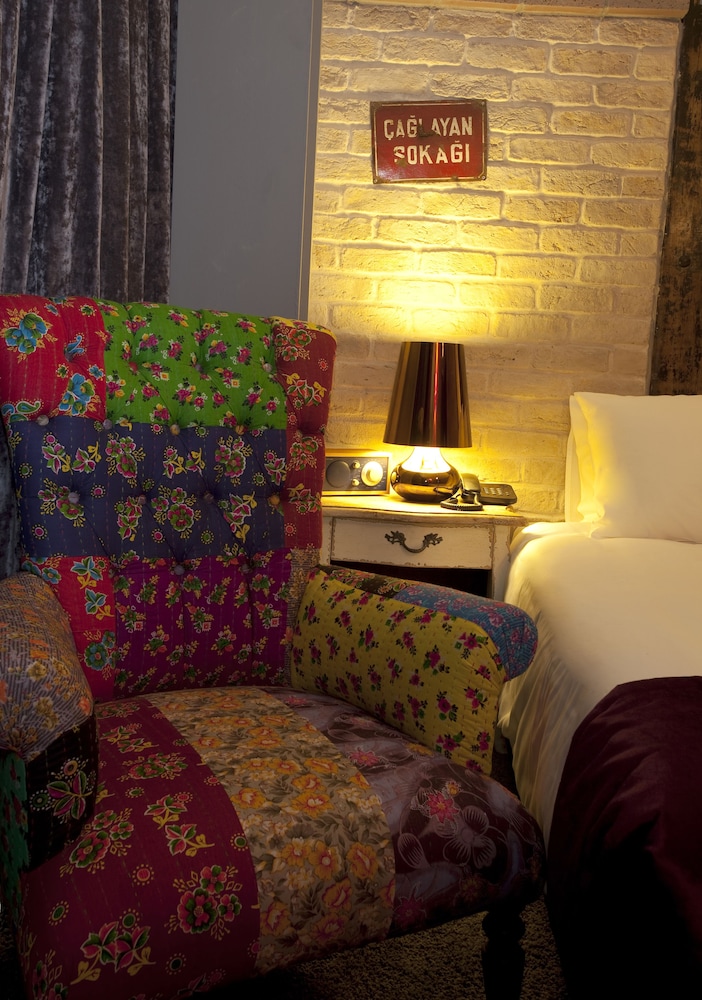 Hypnos Design House 12