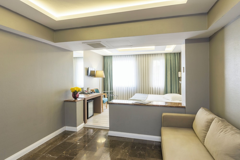 Semsan Hotel 18